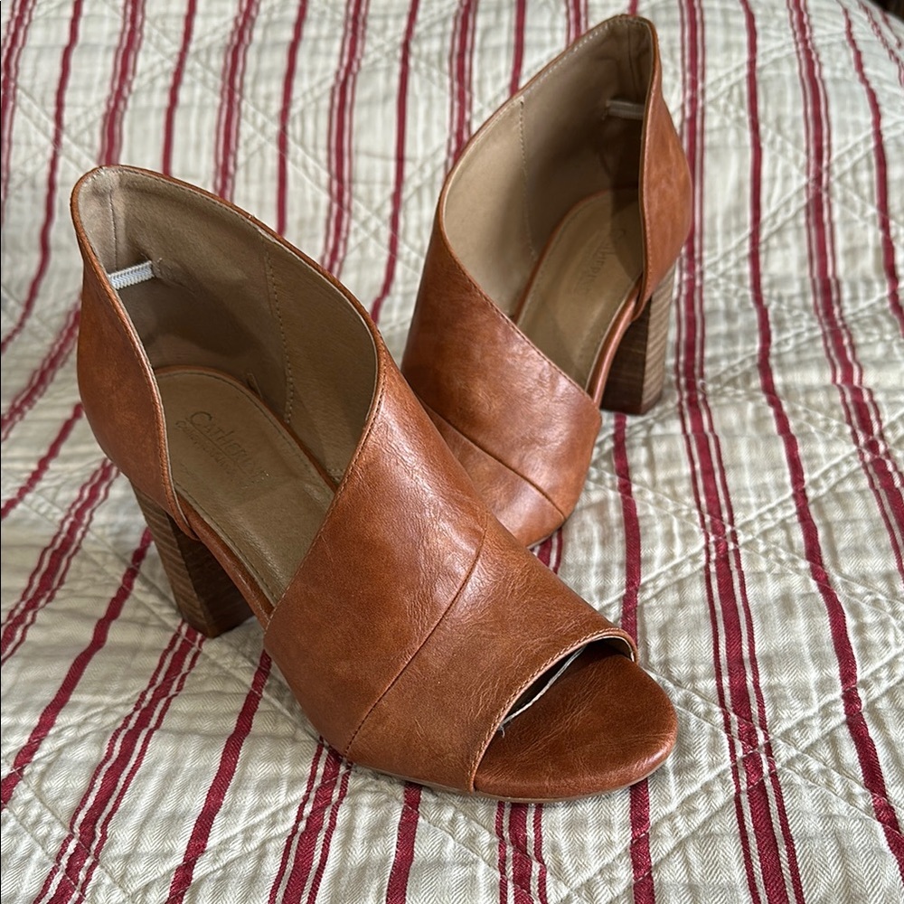Heeled Sandals with Open Toe and Cut-Out Design